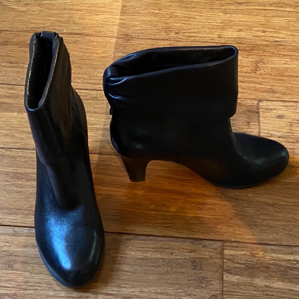 Black BCBG Generation Leather Booties - Picture 2 of 8